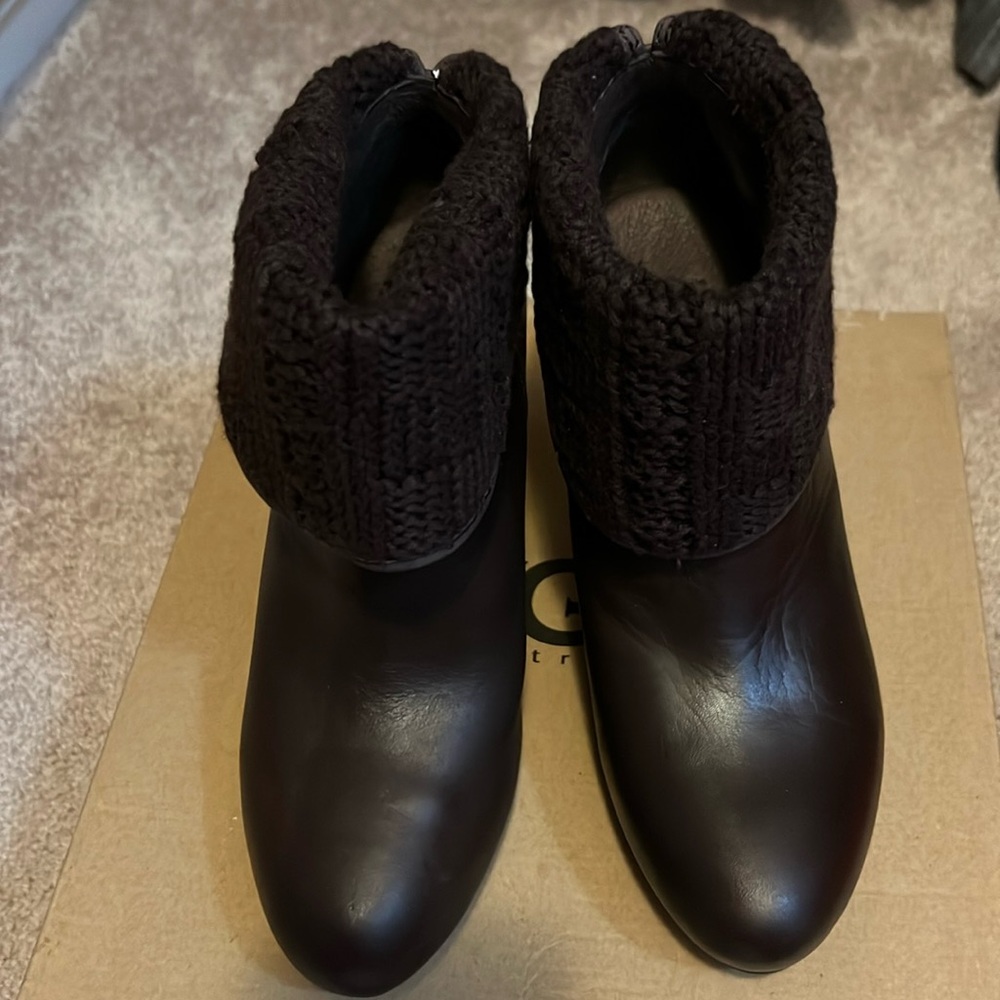 New Ugg Ankle Boots, dark brown never worn